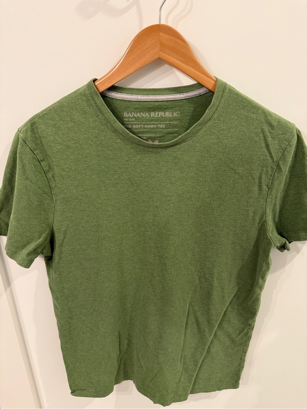 Banana Republic Men's Olive Crew Neck Short Sleeve Tee